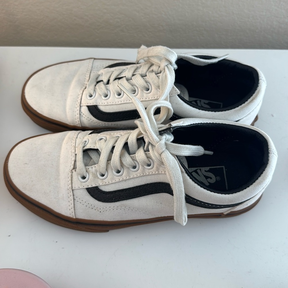 Vans Old Skool Black and White US Women’s 6